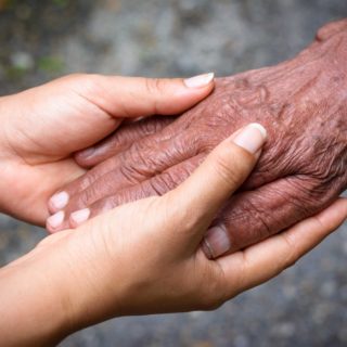help-the-elderly-people
